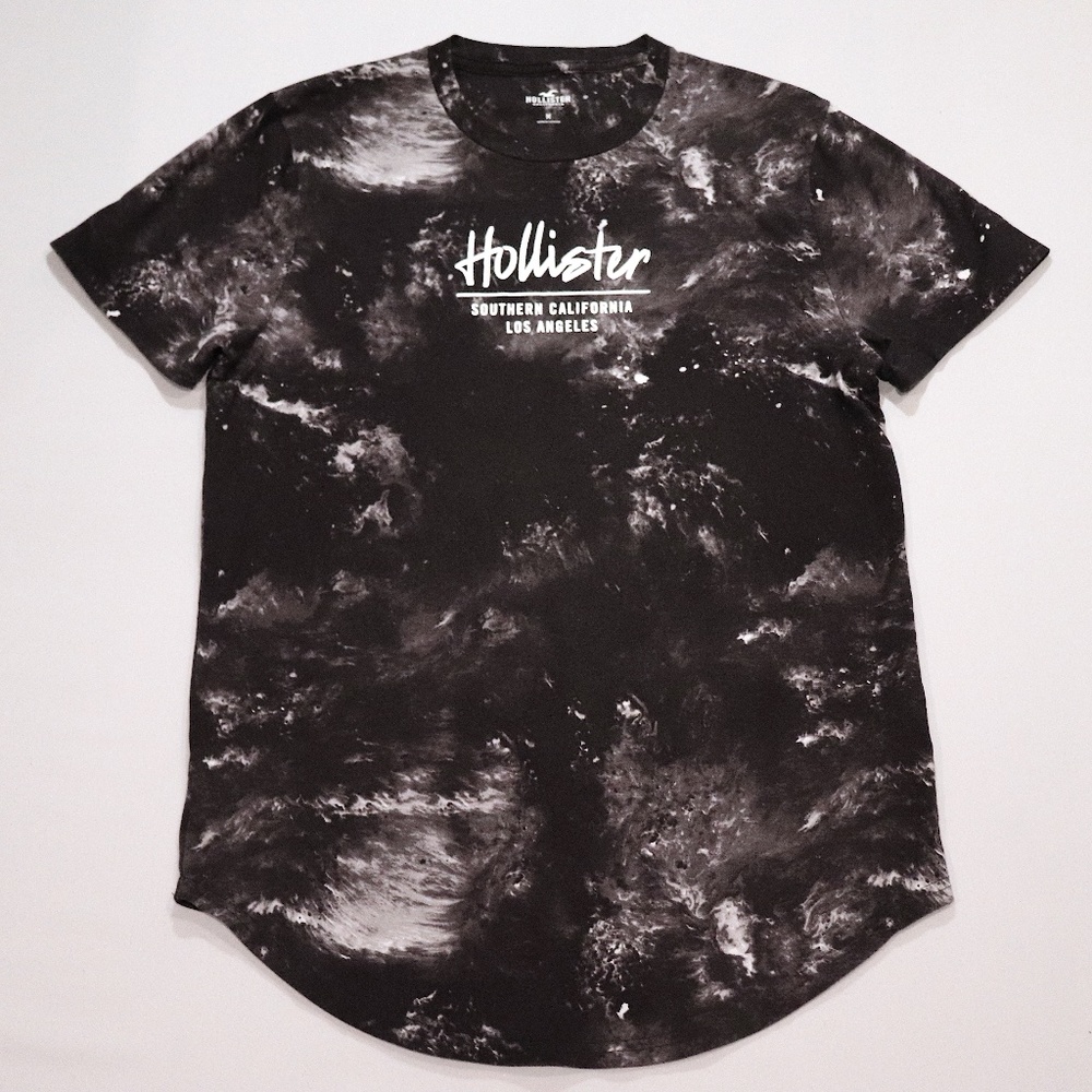 HOLLISTER BLACK AND WHITE MARBLE CURVED HEM TEE